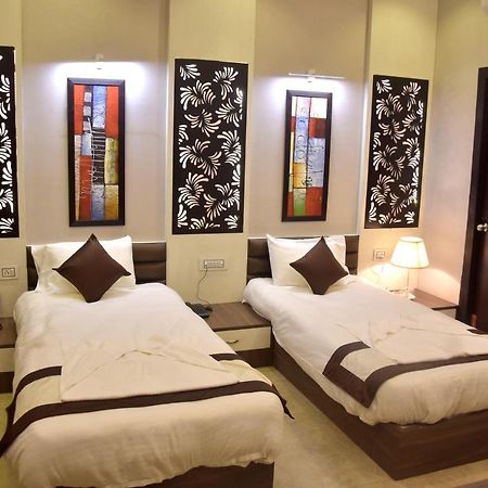 Hotel Mahendra Plaza Hardoi Exteriör bild