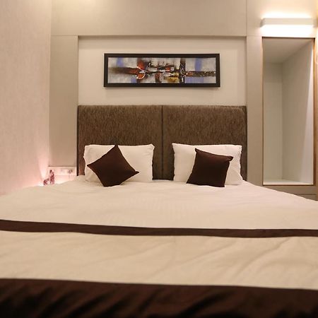 Hotel Mahendra Plaza Hardoi Exteriör bild