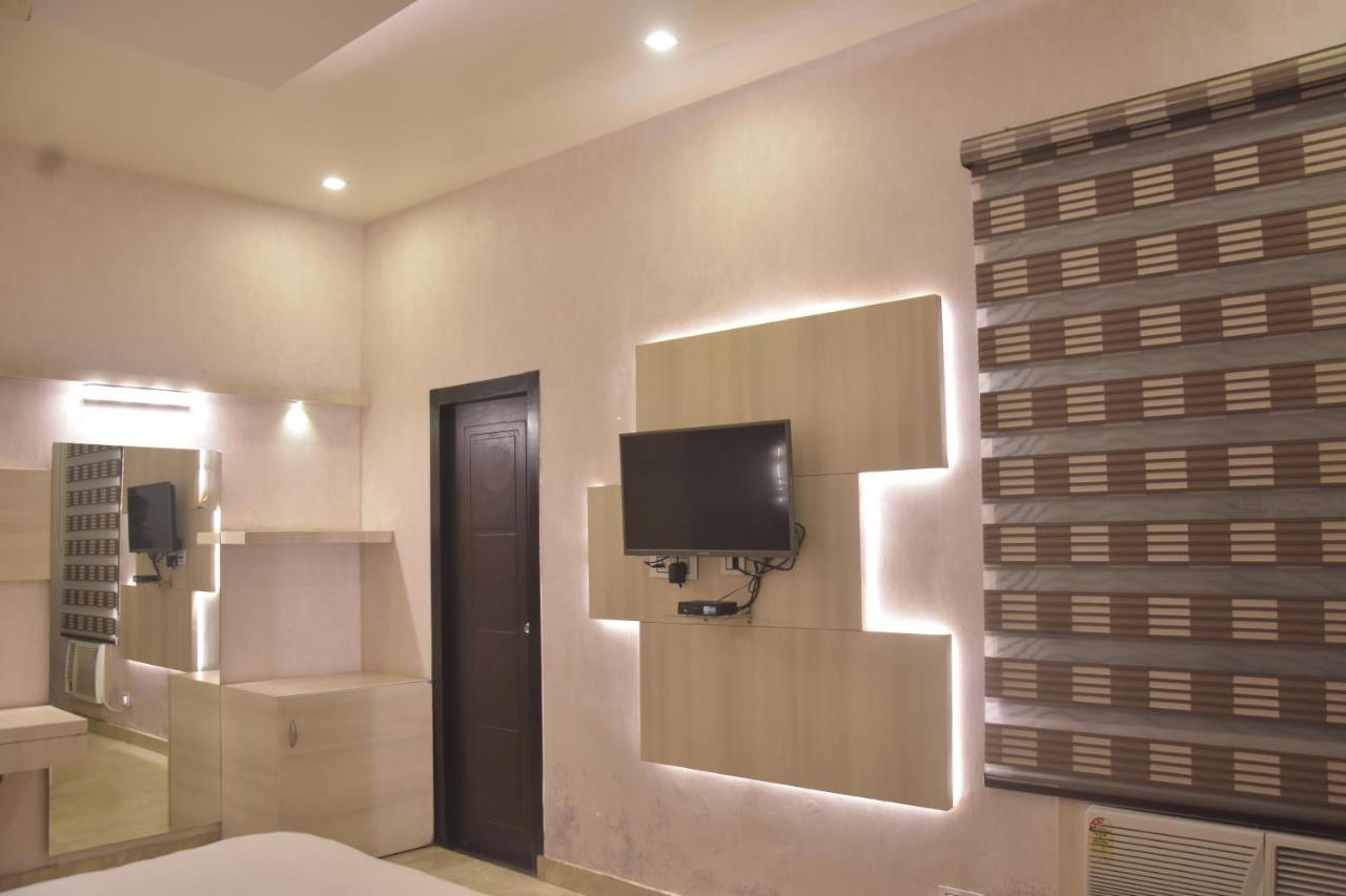 Hotel Mahendra Plaza Hardoi Exteriör bild