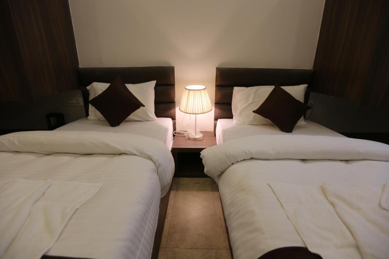 Hotel Mahendra Plaza Hardoi Exteriör bild