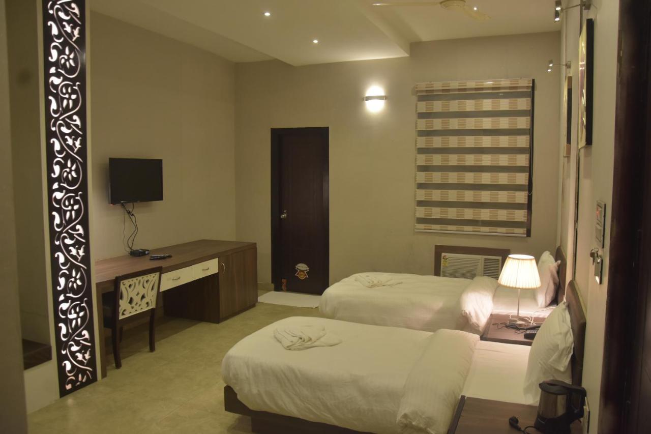 Hotel Mahendra Plaza Hardoi Exteriör bild